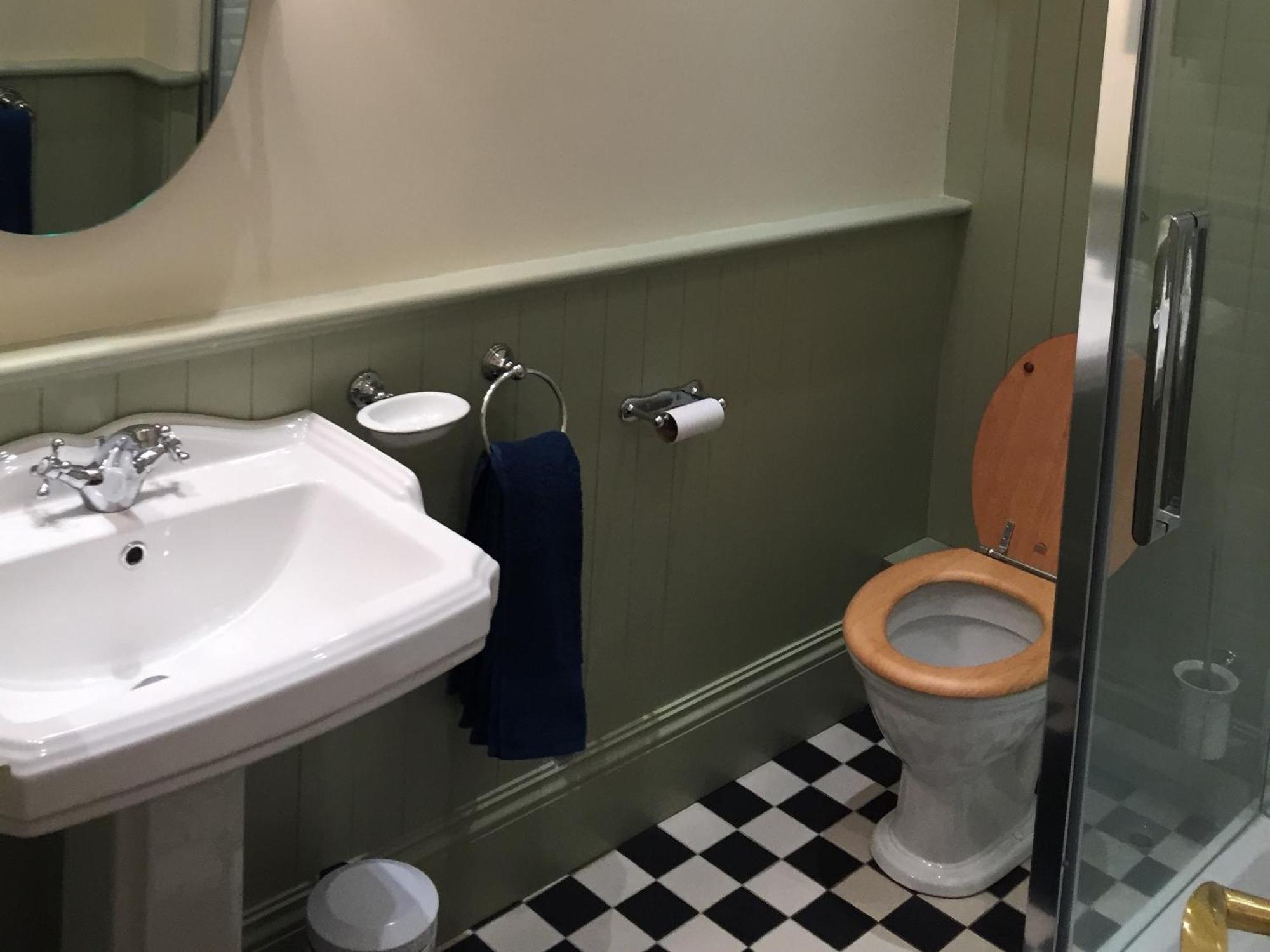 ホテル The Old Dispensary キンセール エクステリア 写真
